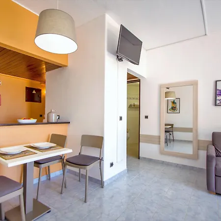 Turial Old Town Ocean View Apartmanhotel